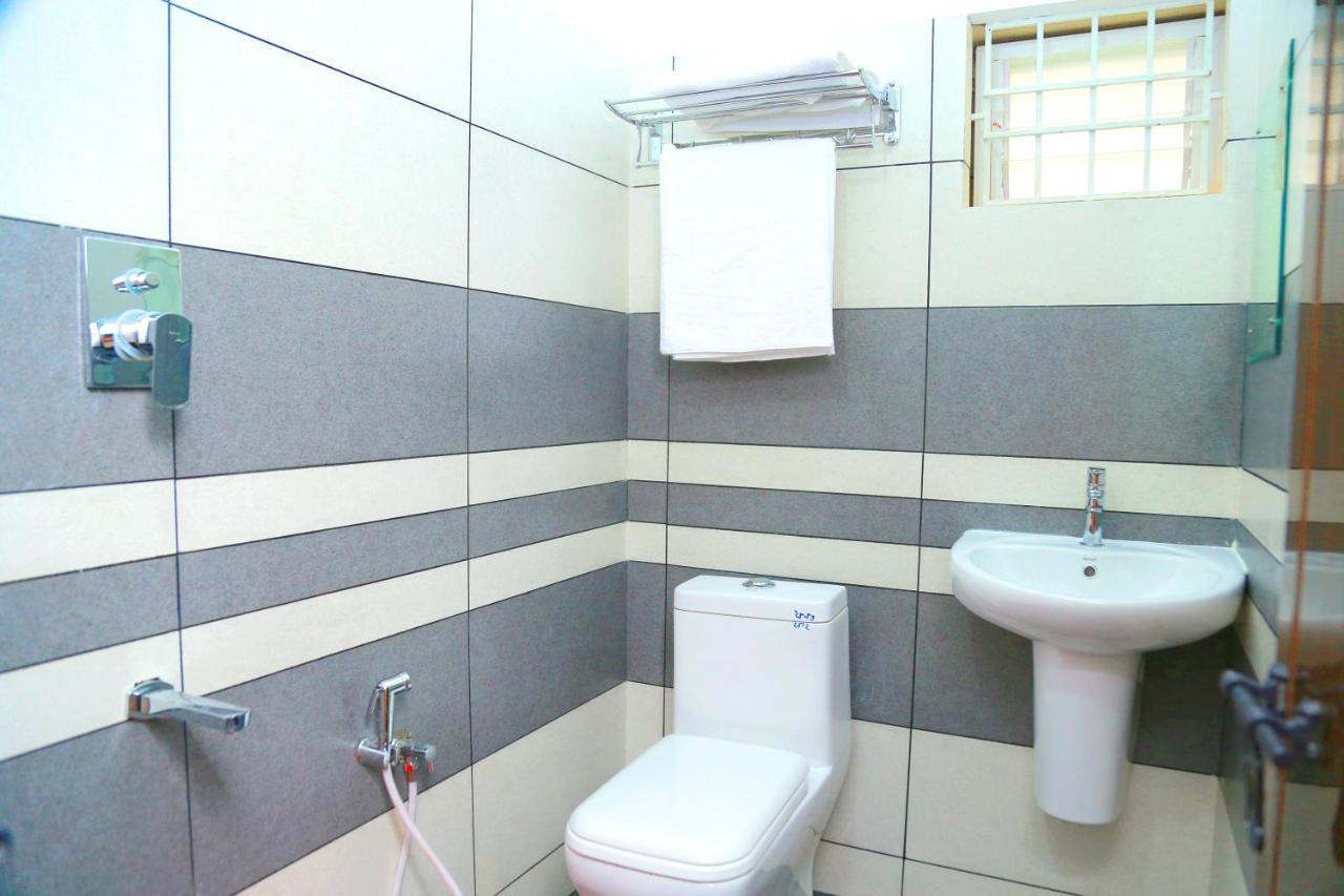 Metro Residency Hotel Kochi Eksteriør billede